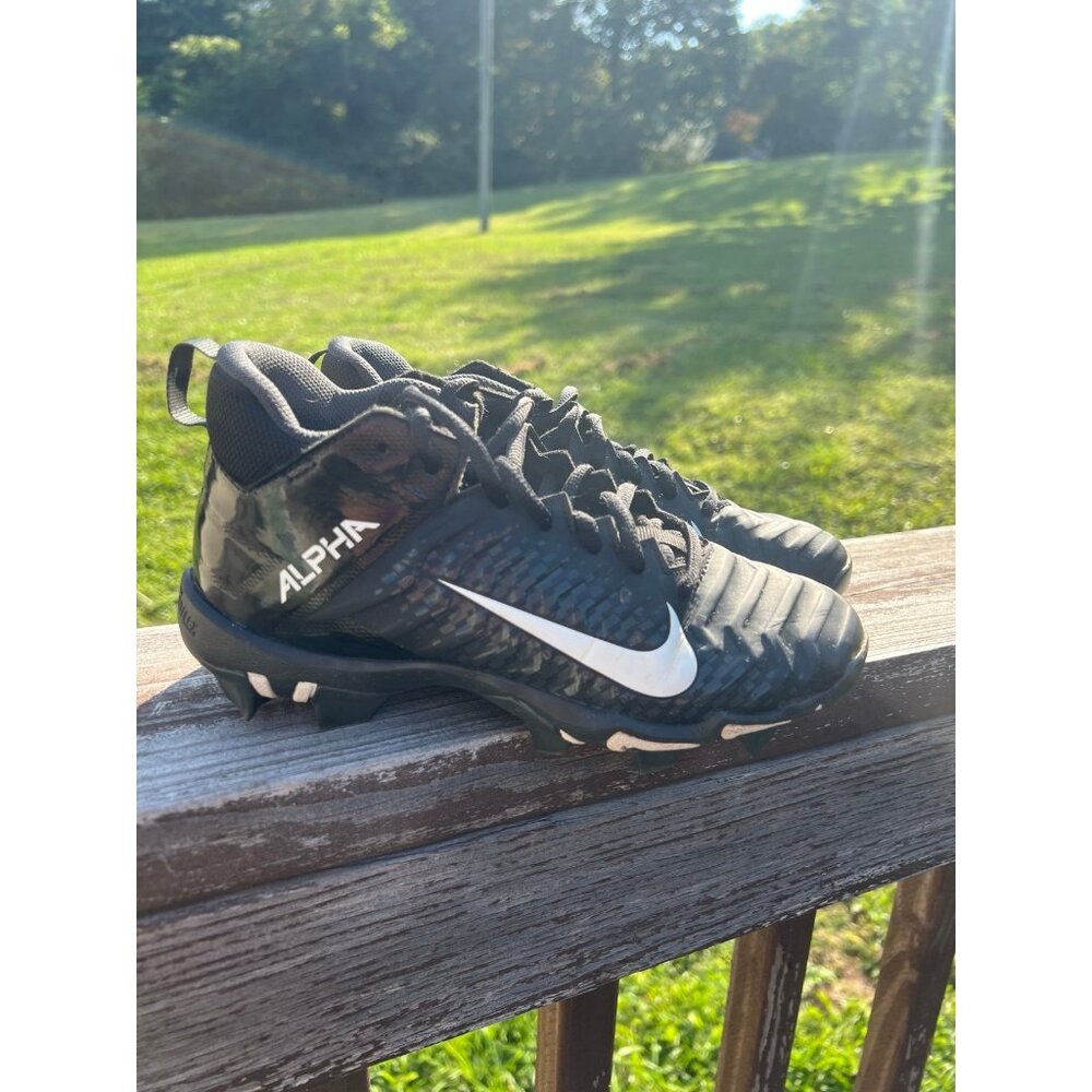 Nike Boys Alpha Menace 2 Shark Youth Football Cleats Sneakers AQ7654-001 Size 4
